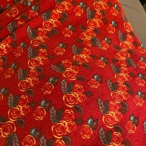 Red rose Lularoe leggings 🌹♥️